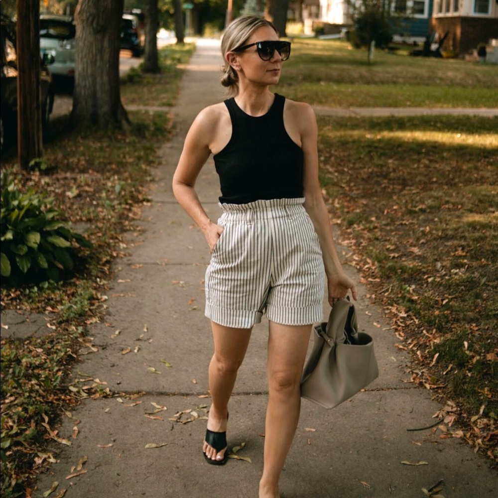 New NWT black Everlane ribbed cutaway tank top